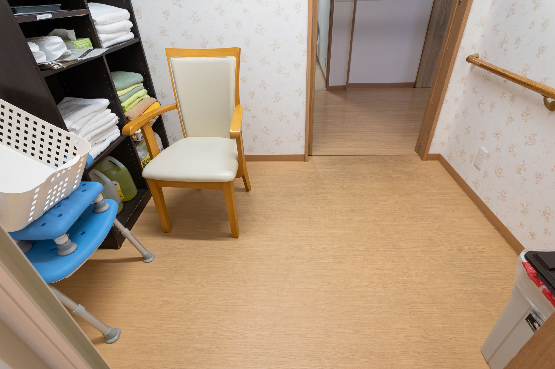 手すりが設置されている脱衣所