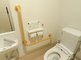 介護施設の清潔なトイレスペース