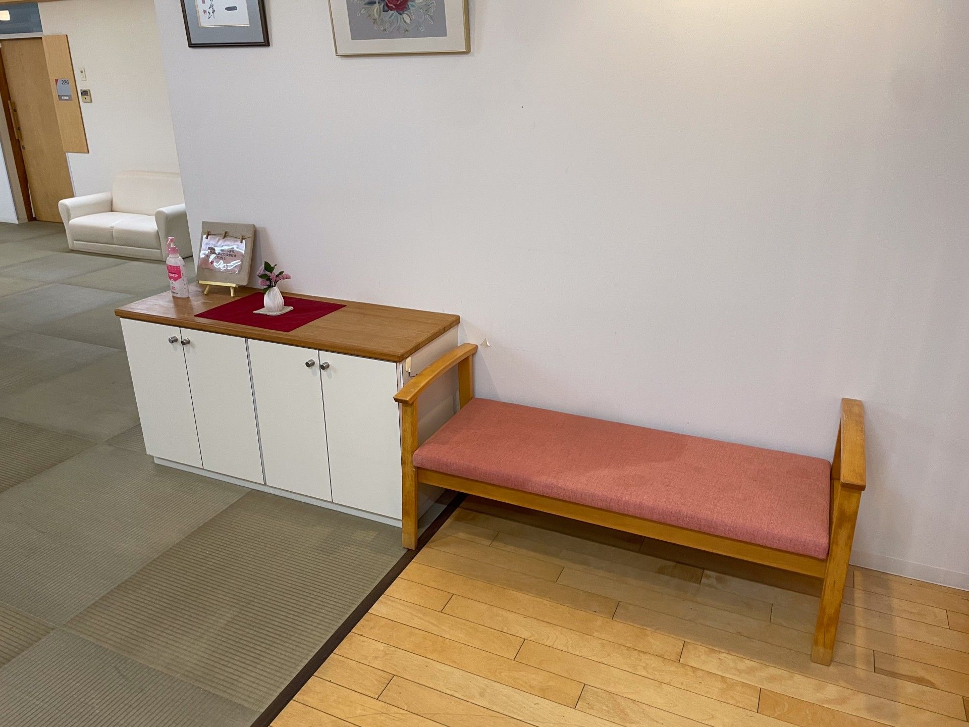 落ち着いた雰囲気の廊下