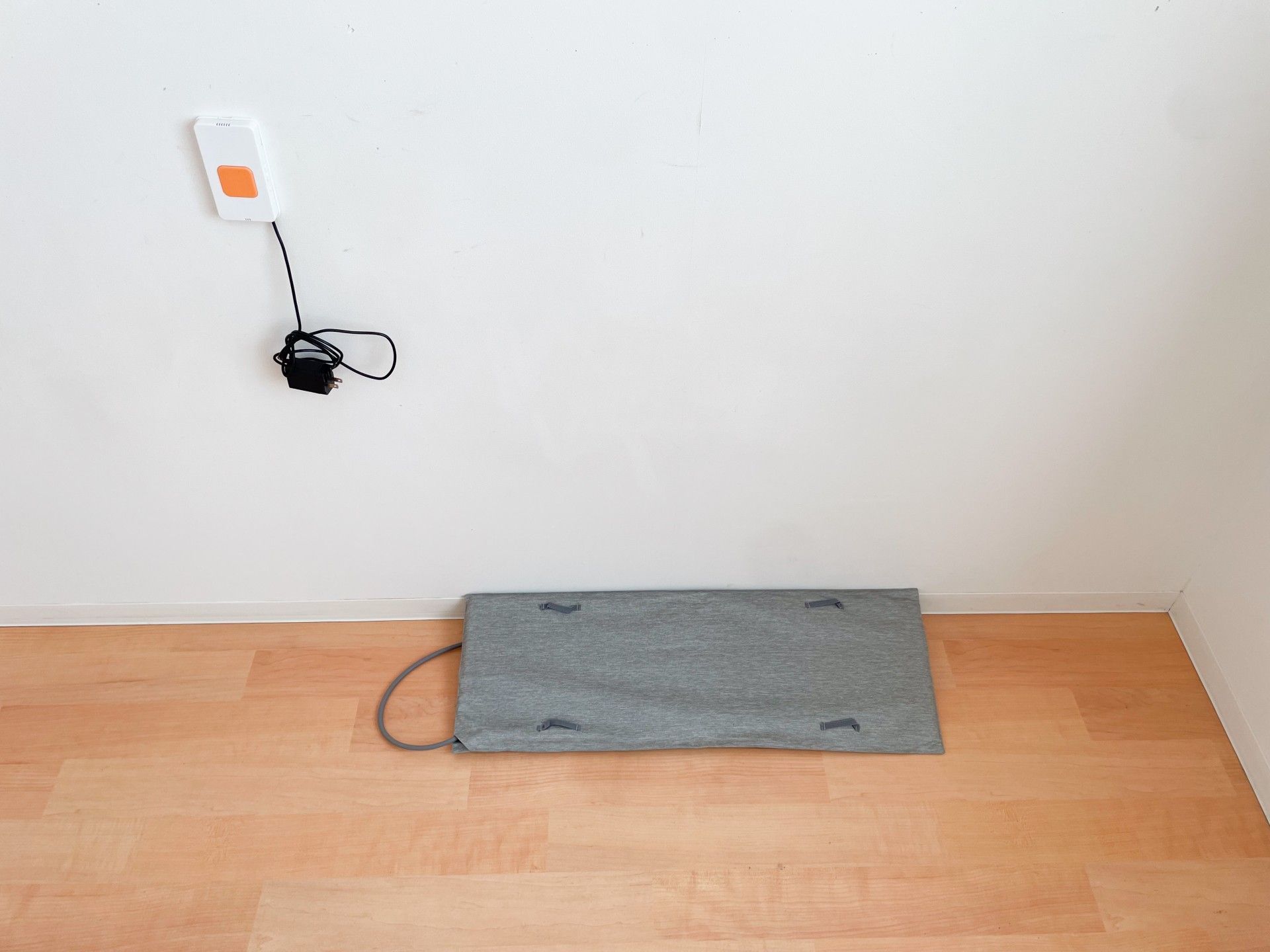 床に置かれたマットと壁