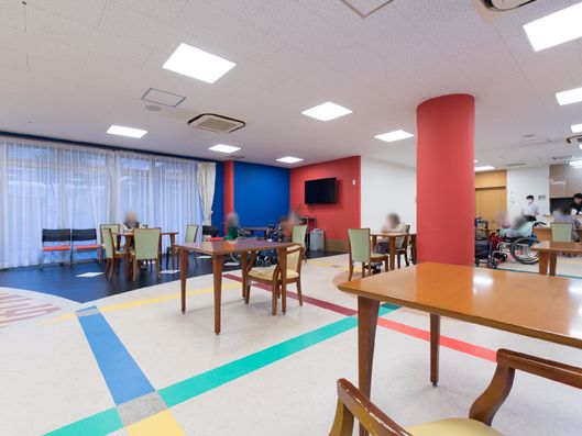 食堂の色違いのスペース