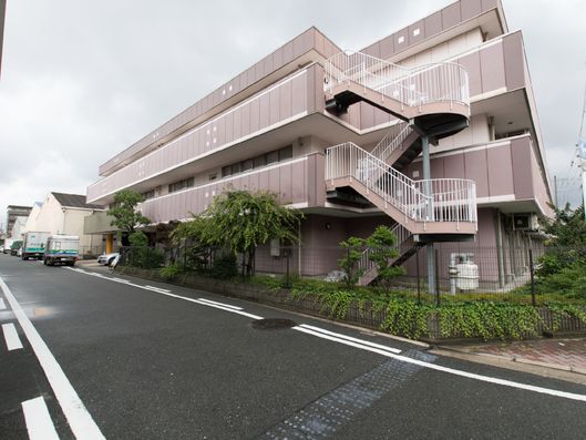 施設の外観