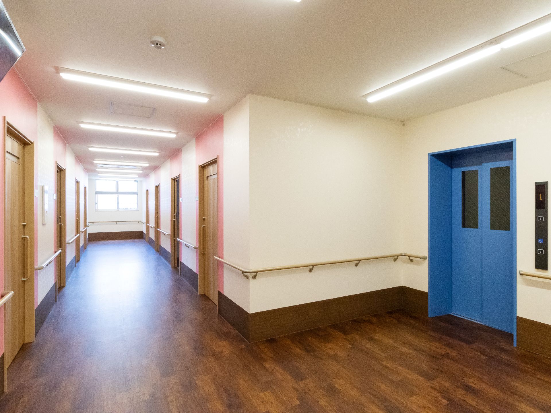 広々とした廊下