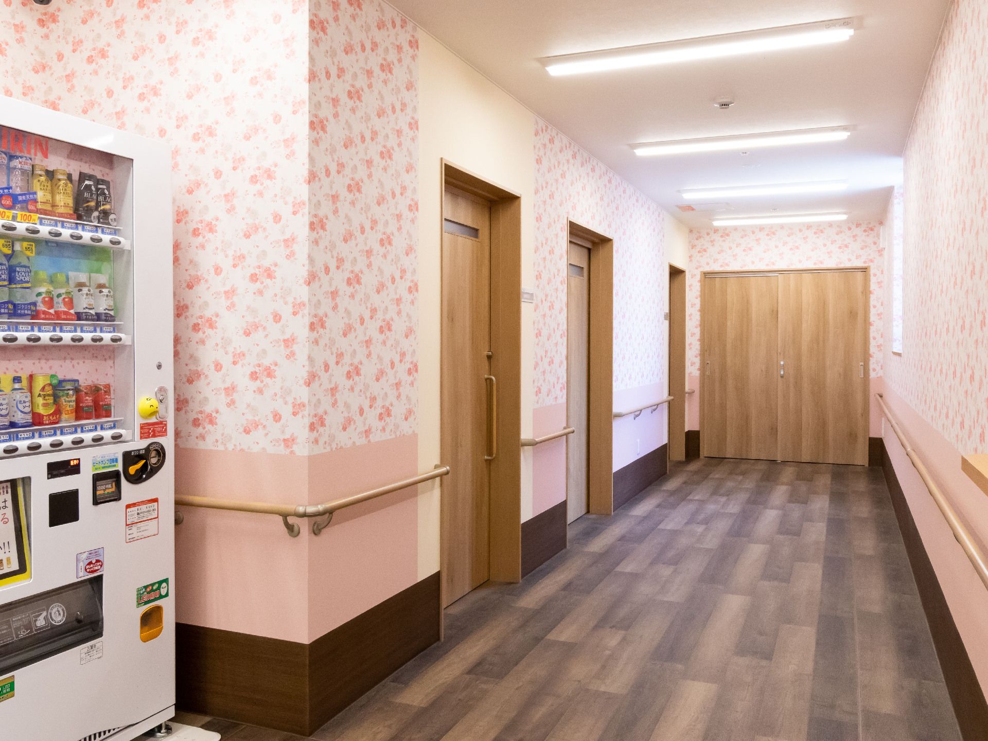 自動販売機を設置した廊下