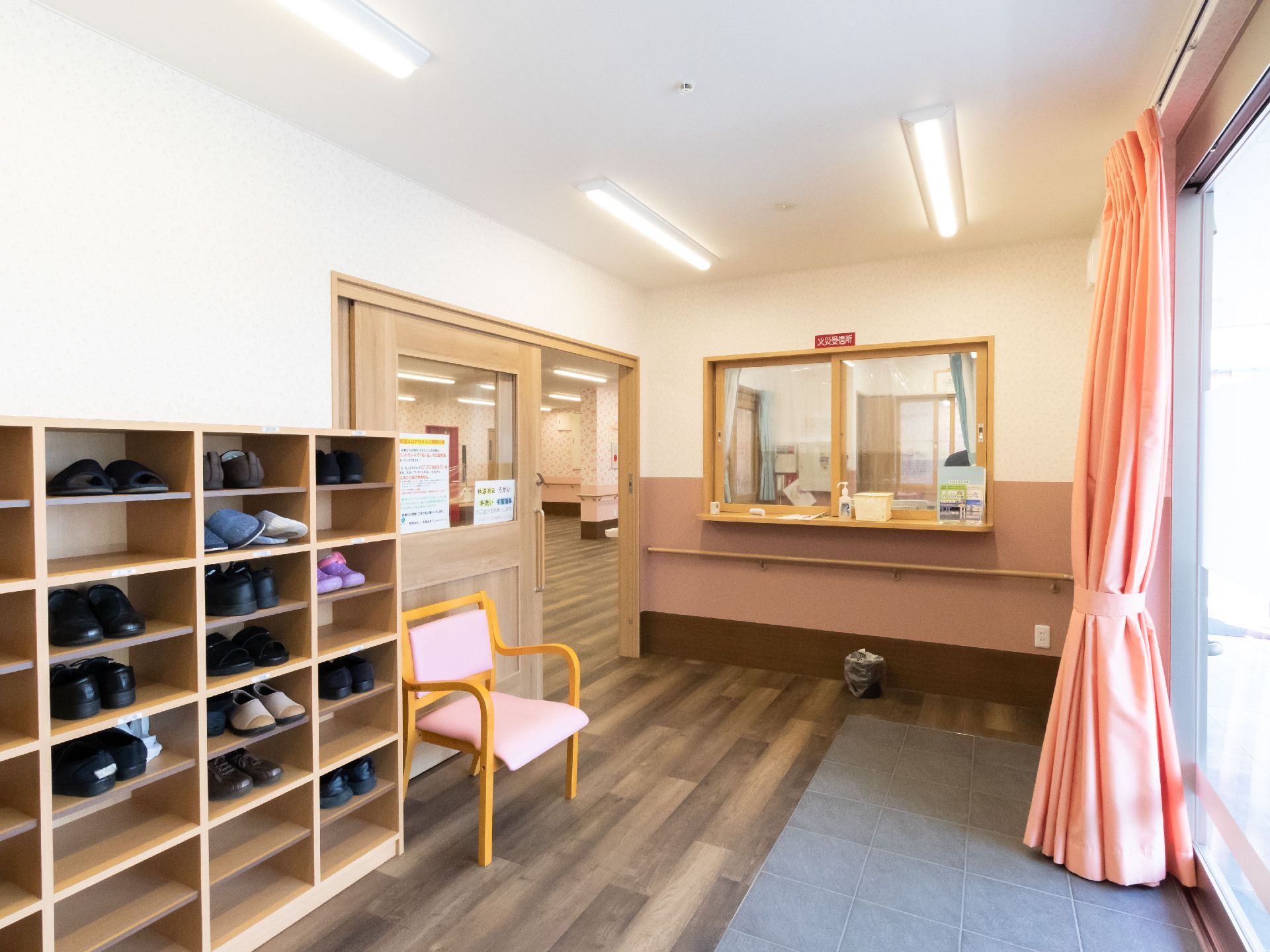 段差がないバリアフリー設計の玄関ホール