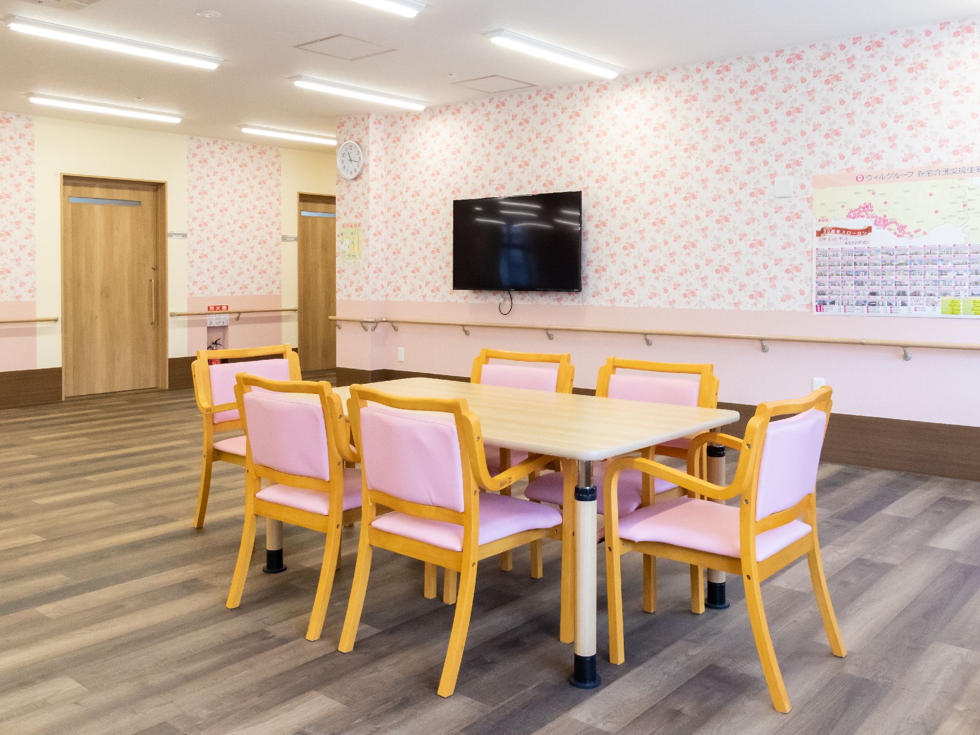 テレビを設置した共有スペース