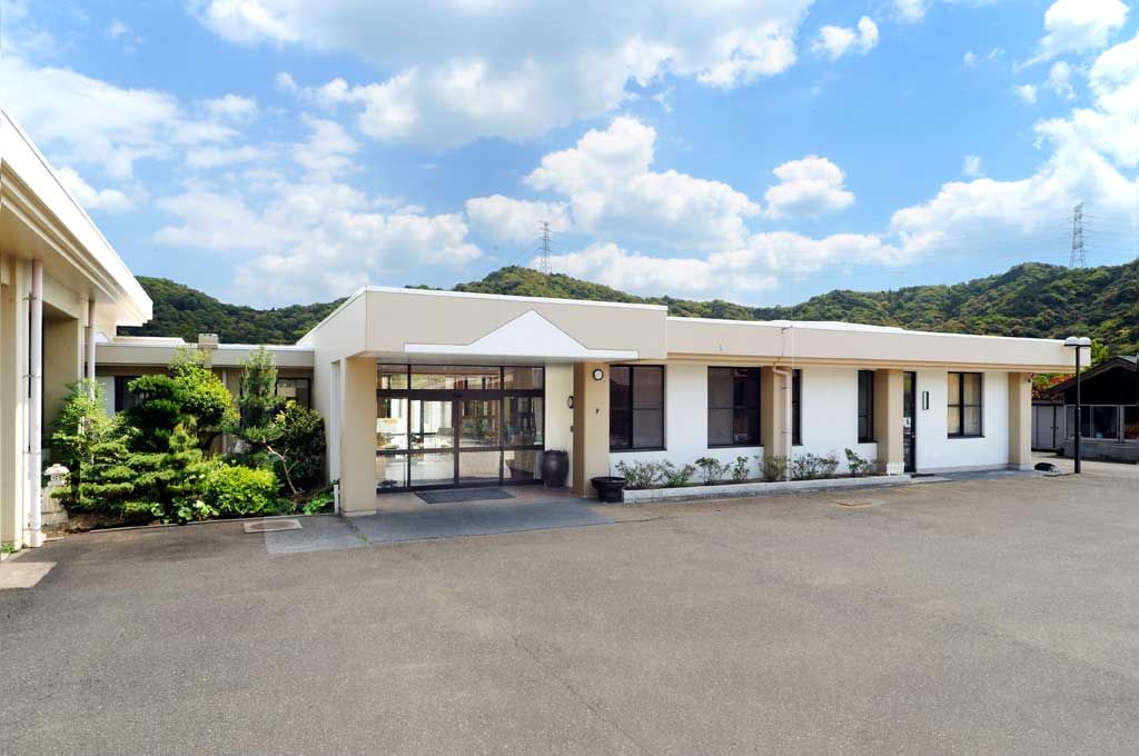 ゆったりとした入口の施設