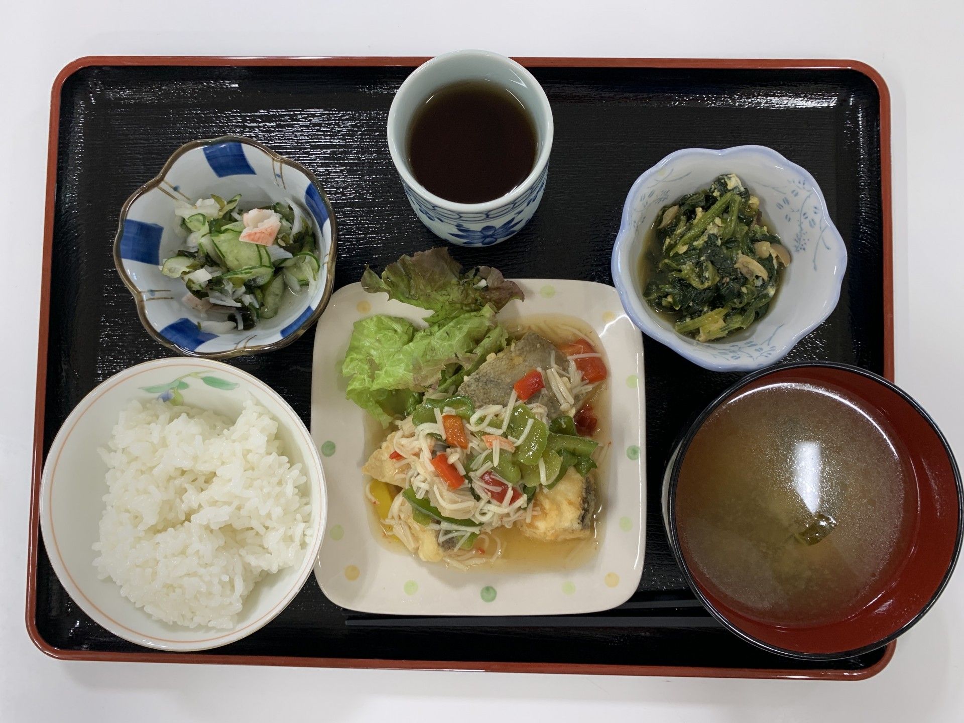 彩り豊かな食事の膳