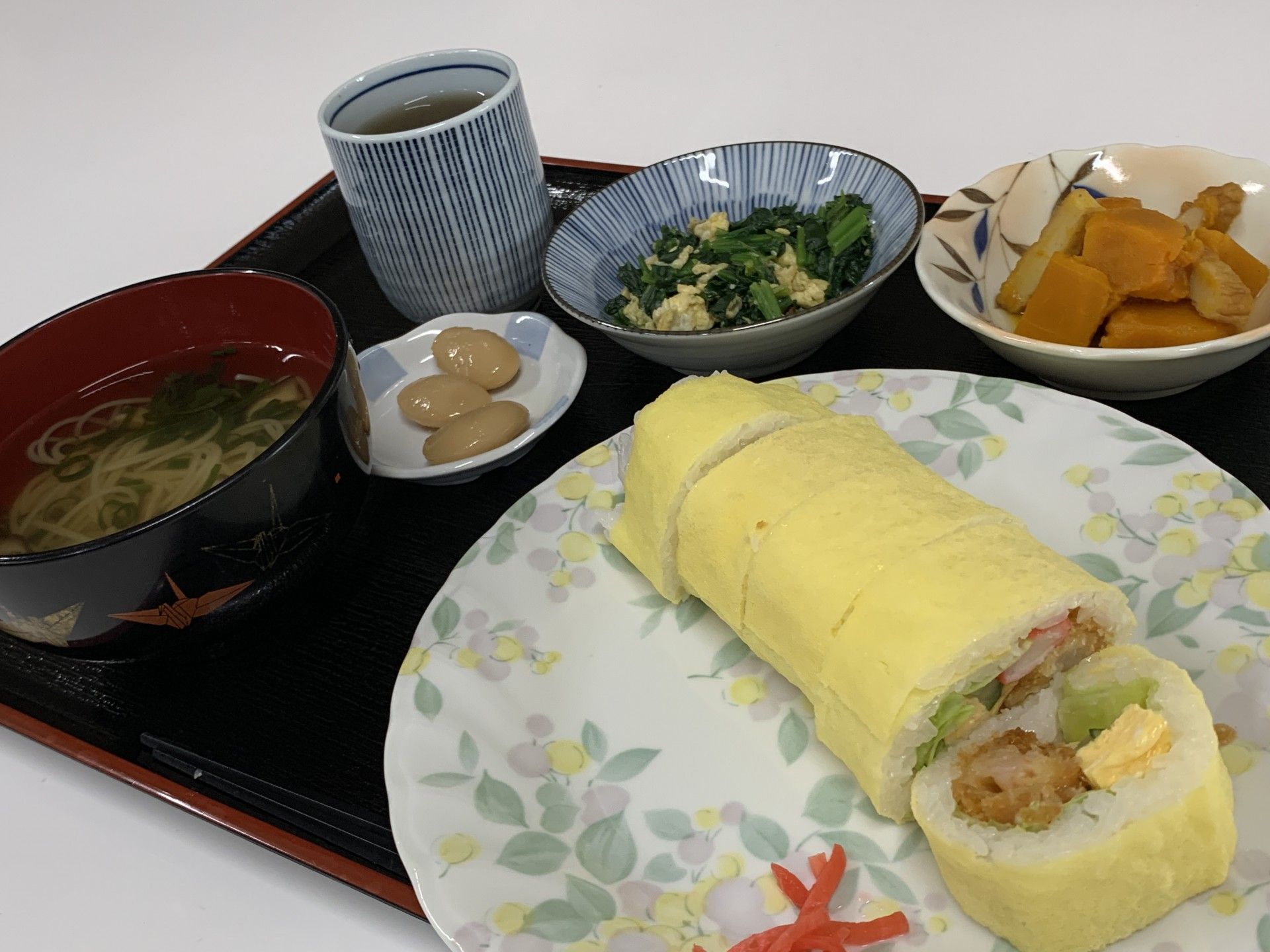 彩り豊かな食事の一例
