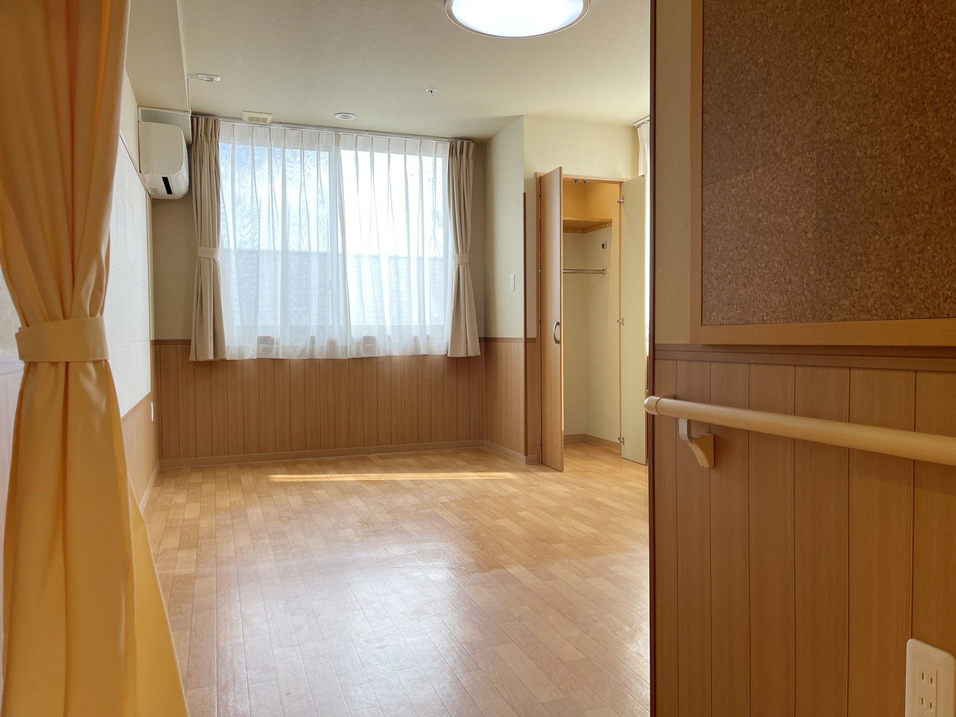ゆったり明るい居室