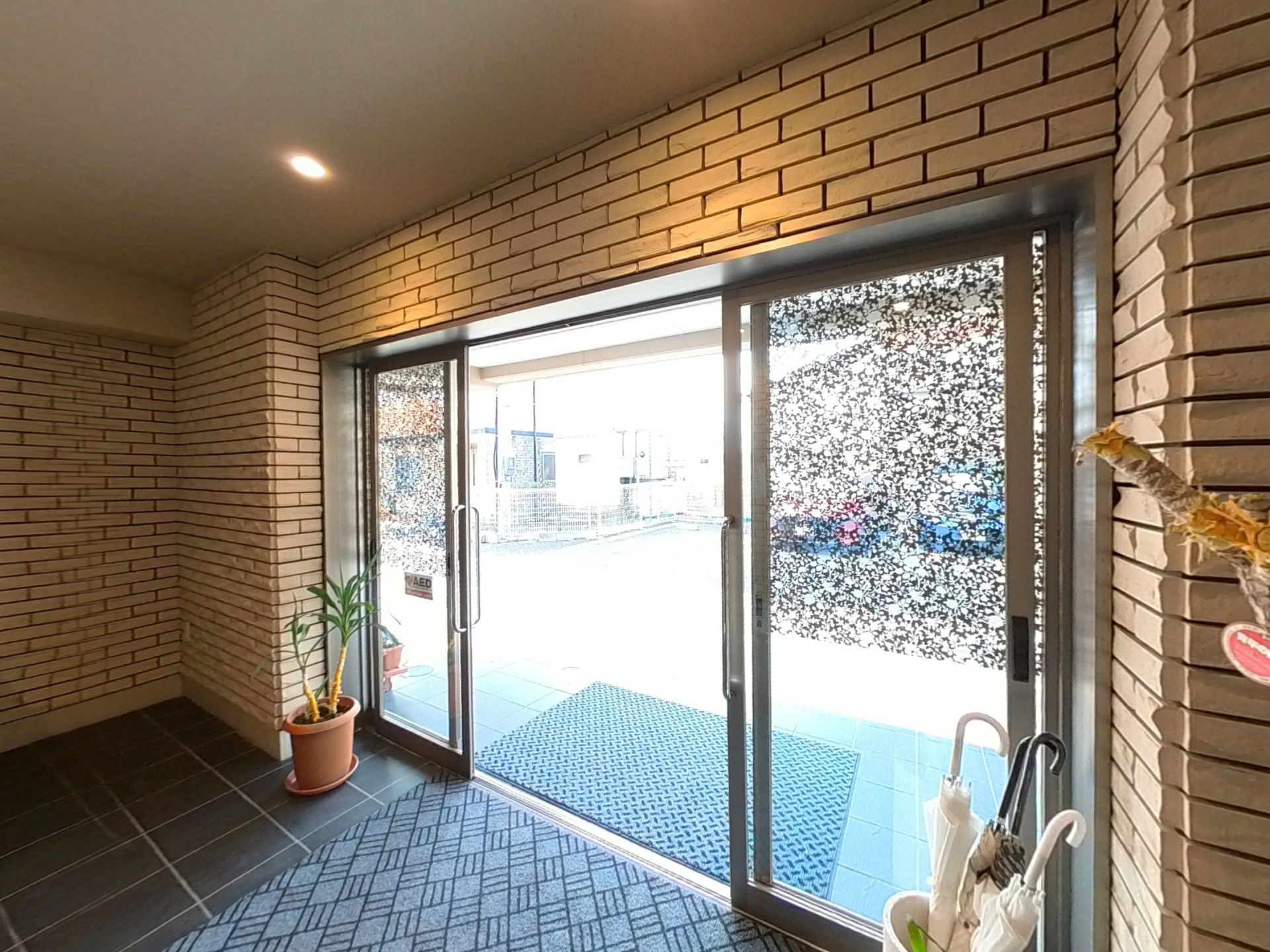 明るいエントランスホール