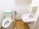 介護施設の清潔なトイレスペース