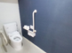 介護施設の明るいトイレスペース