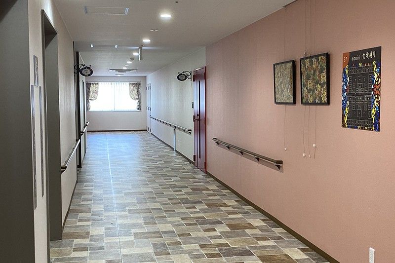 明るい廊下の風景