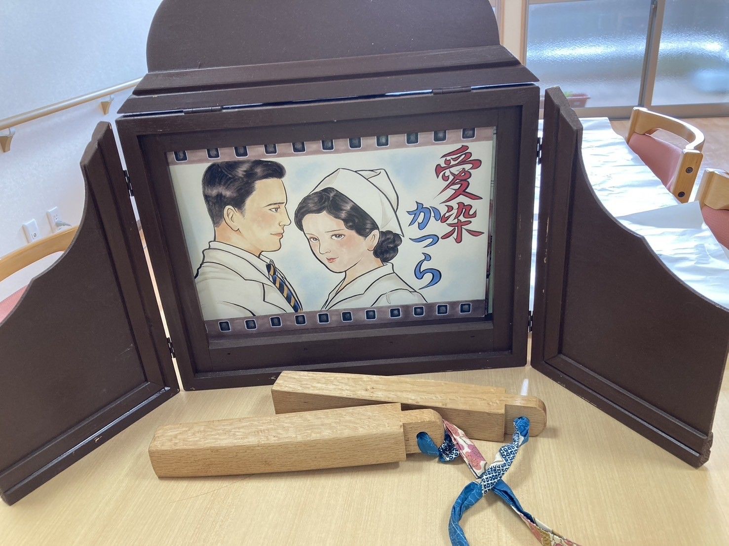 懐かしい絵が描かれたパネル