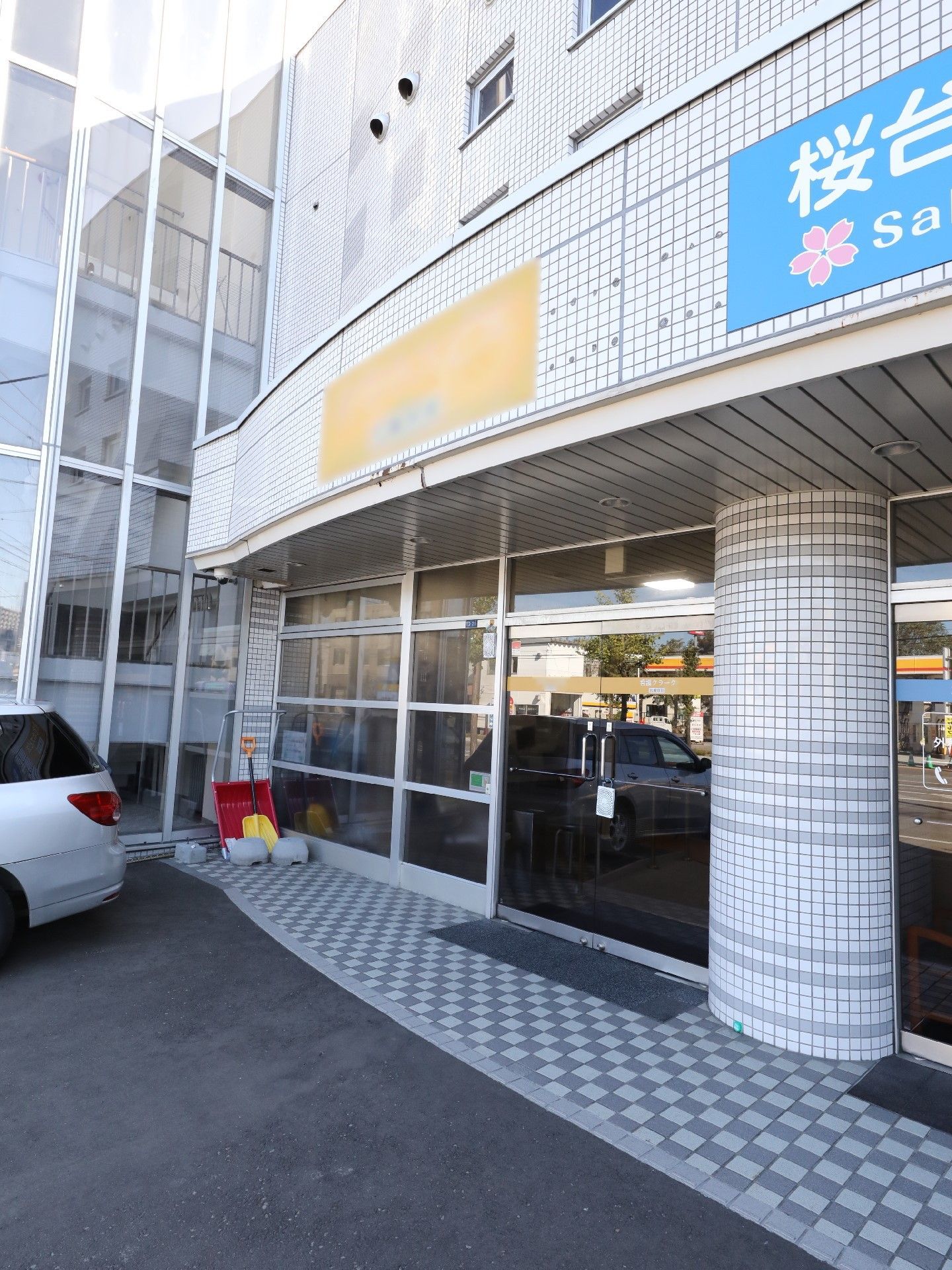自動ドアのある玄関