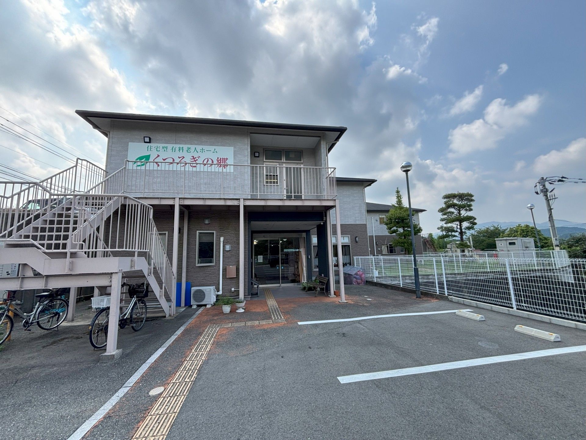 建物の正面玄関