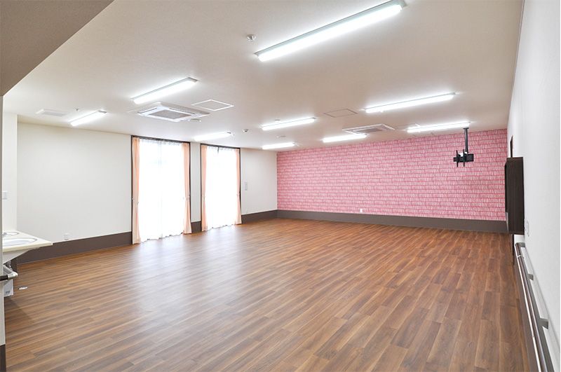 明るく広々とした機能訓練室