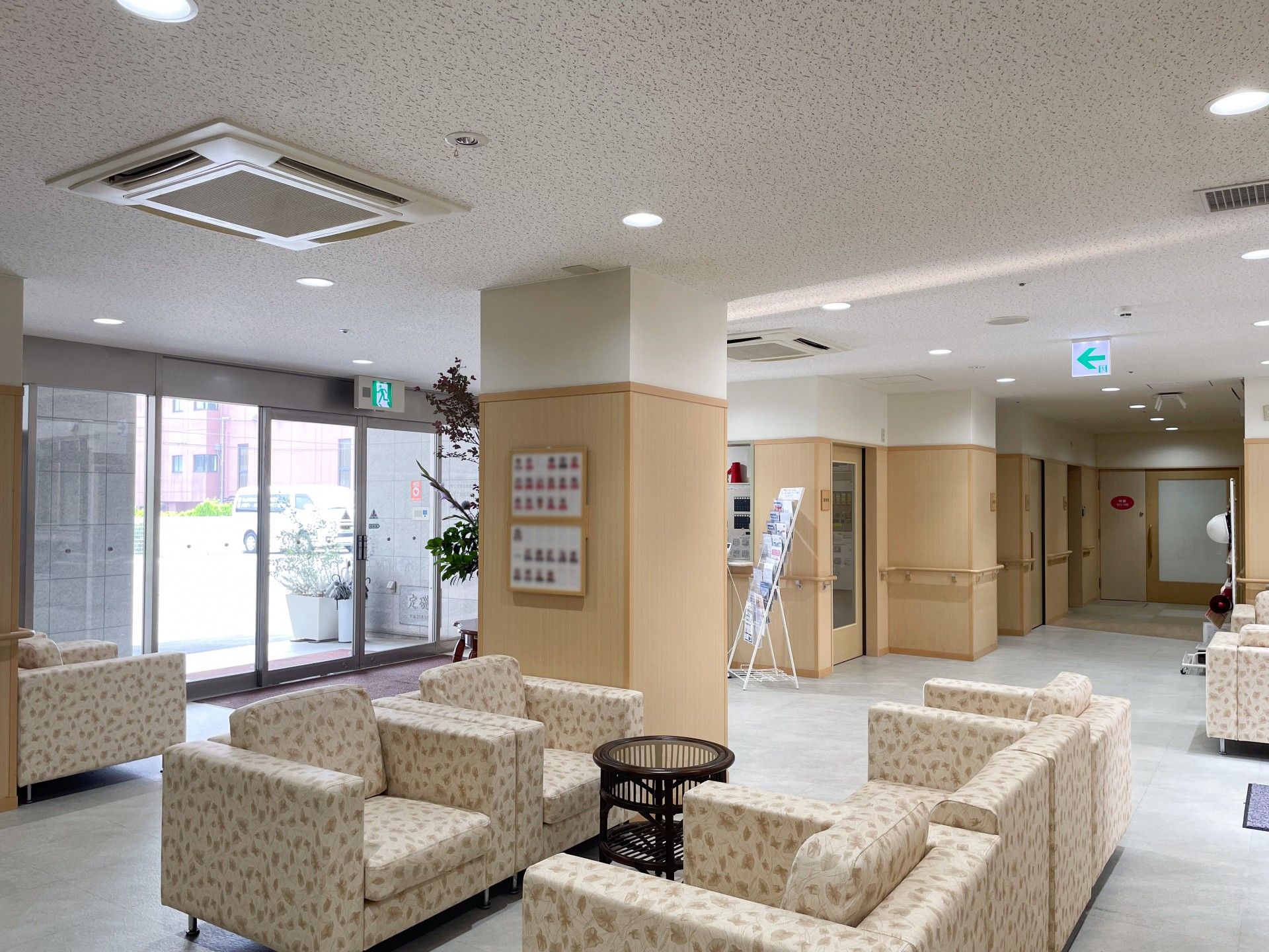 明るいエントランスホール