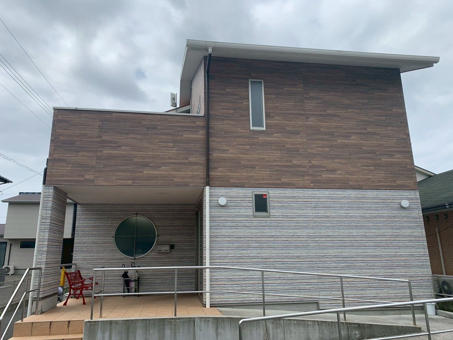 外観のスロープ付き玄関