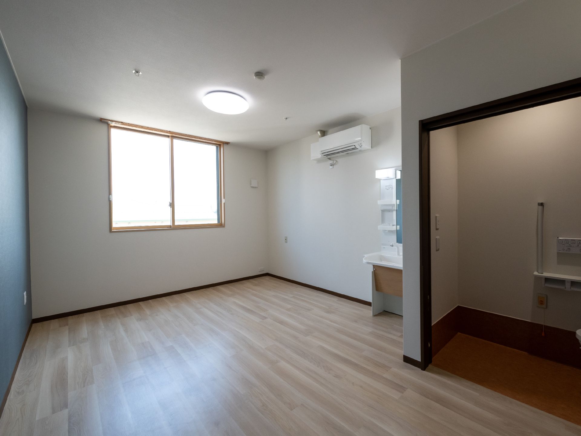 シンプルな設計の居室