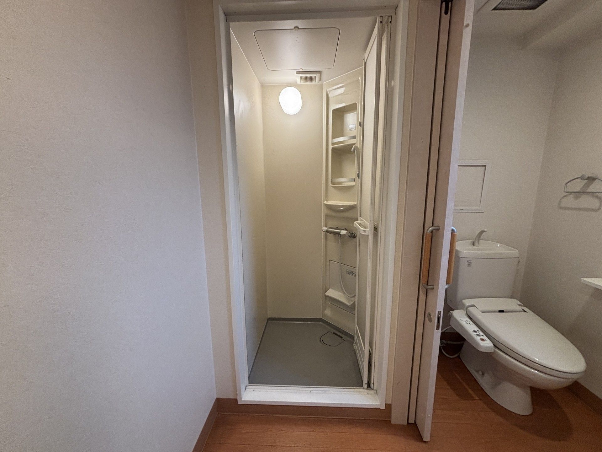 清潔なバスルーム