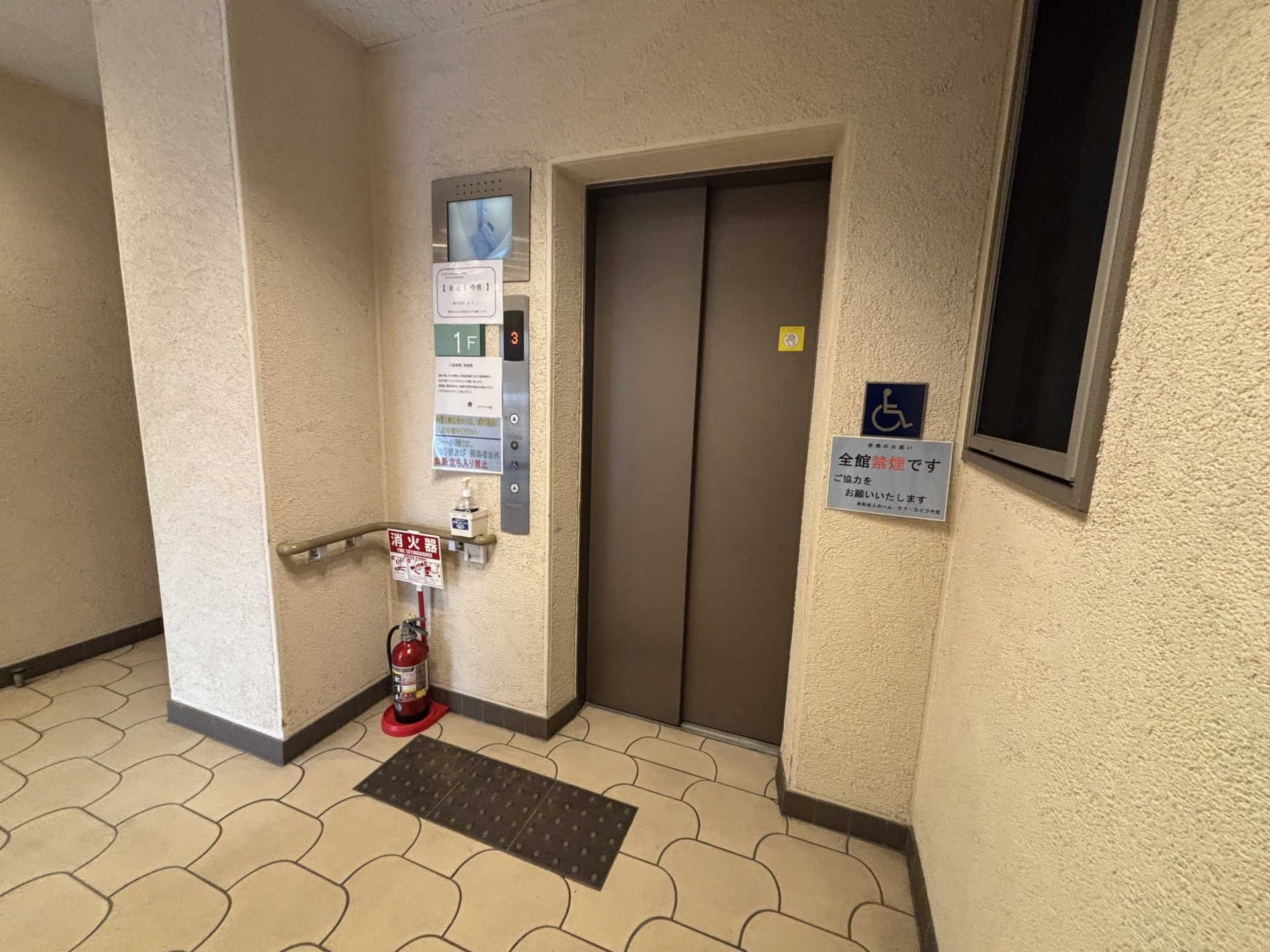 エレベーター前の様子