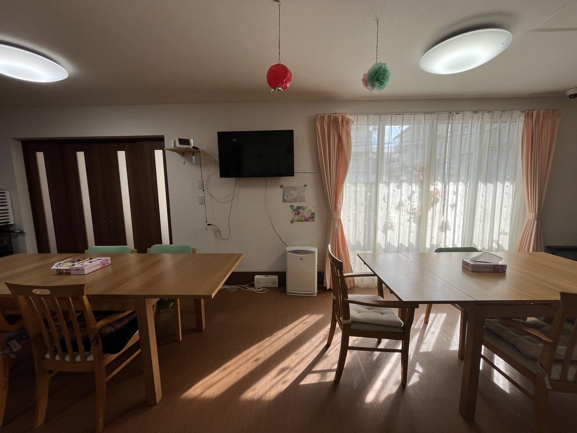 日差しが差し込む部屋