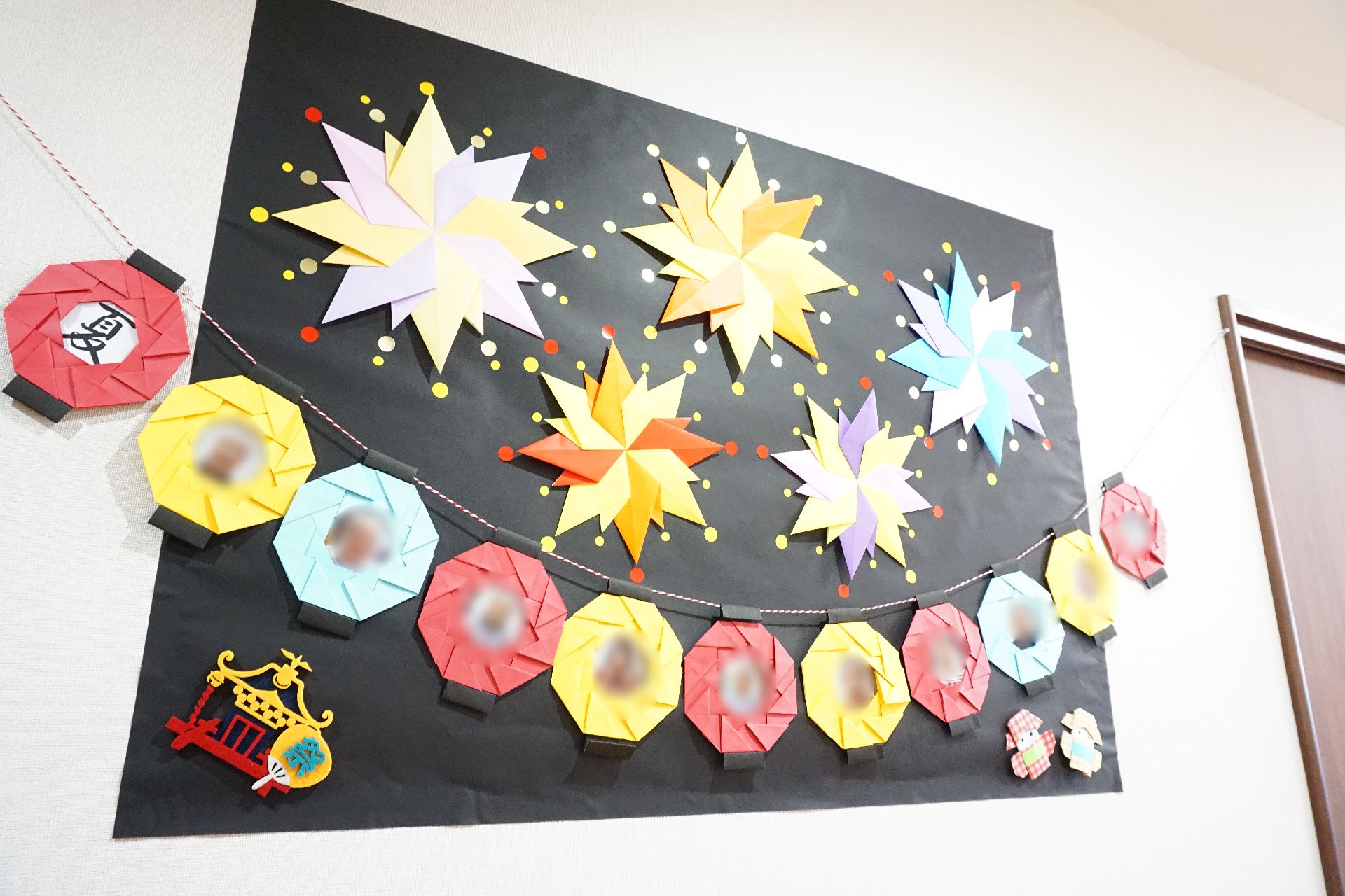 花火や提灯をデザインした季節感・手作り感のある飾り物