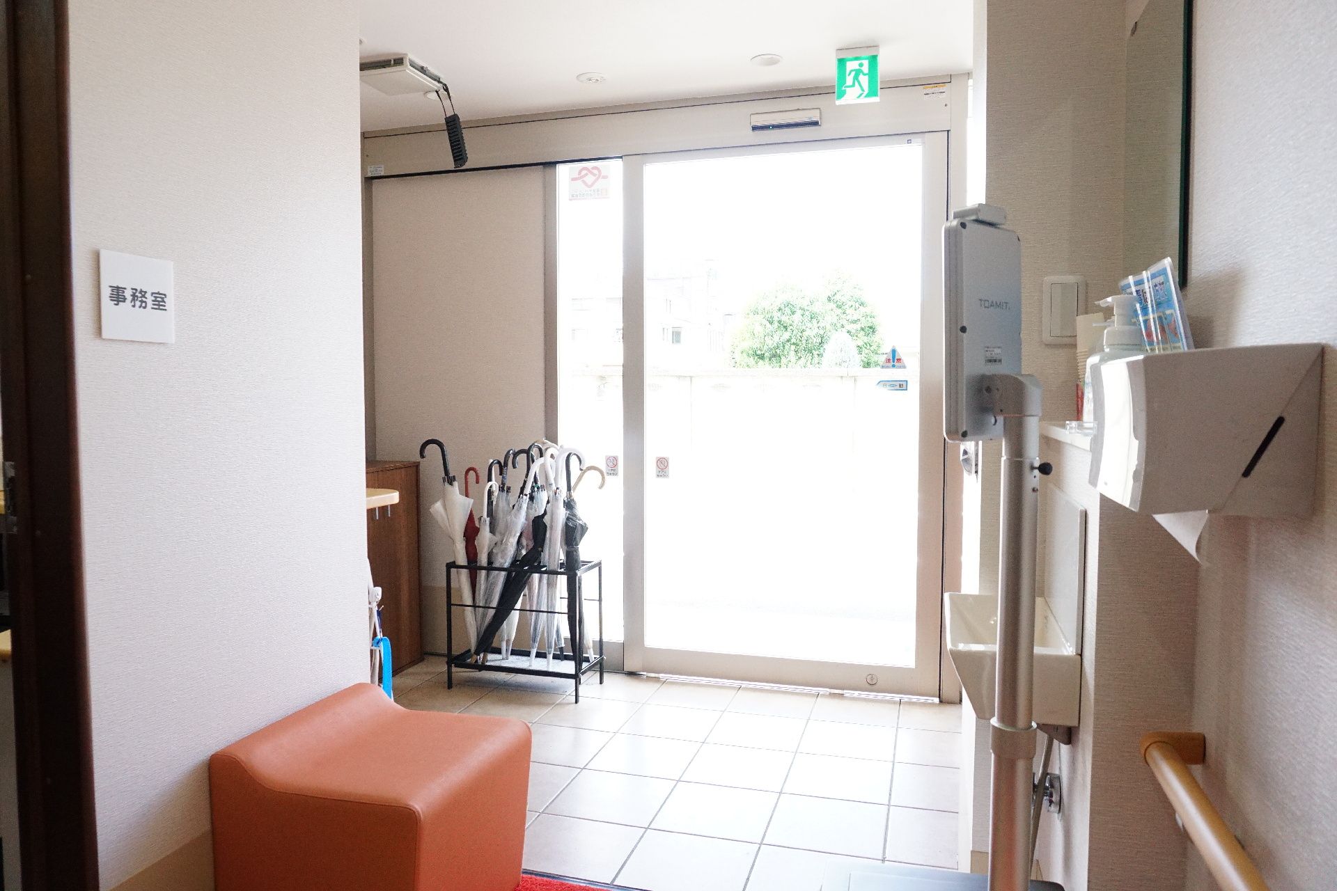 バリアフリー化され、段差がすべて解消されている玄関