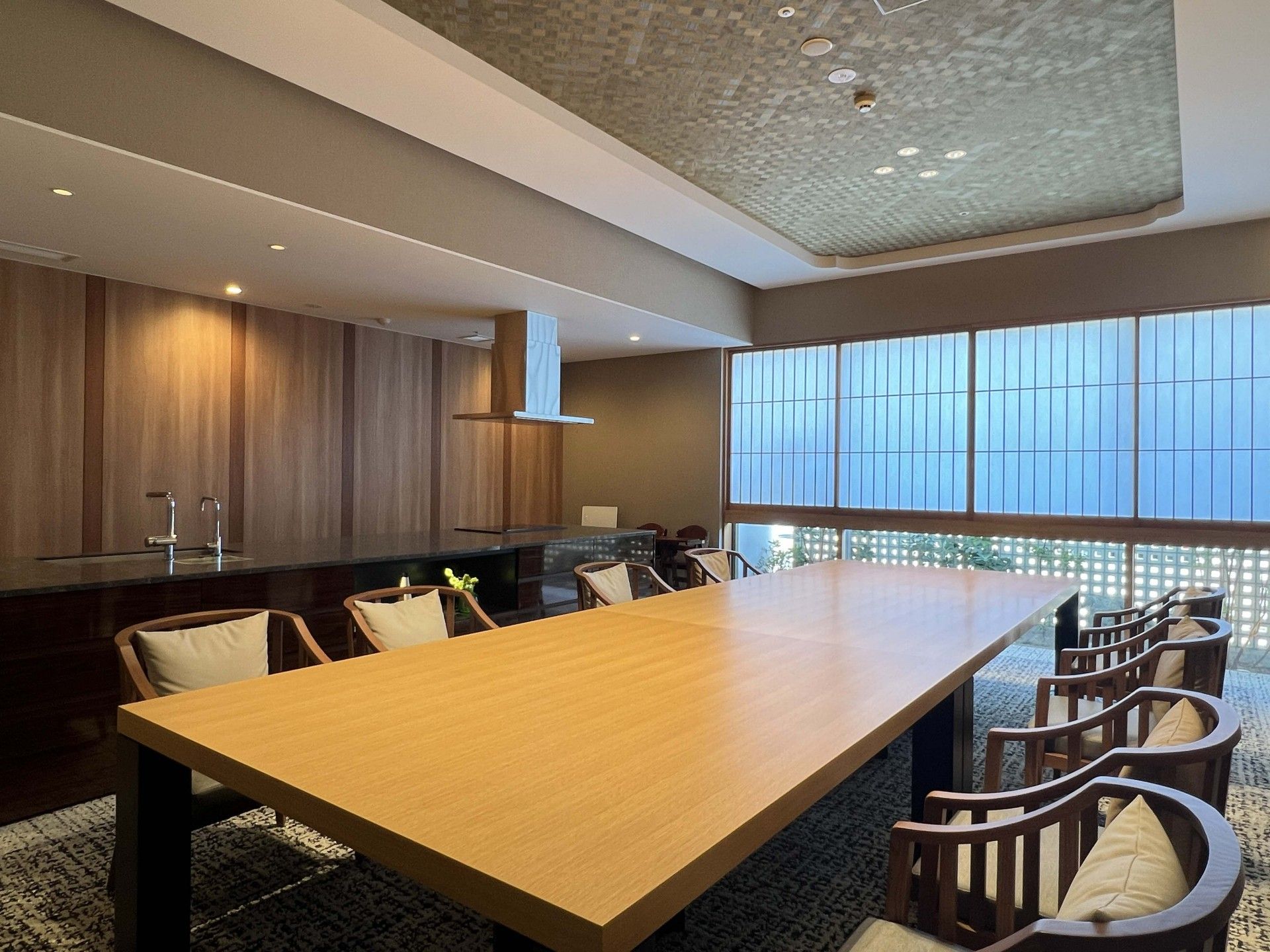 ゆったりとした食事スペース