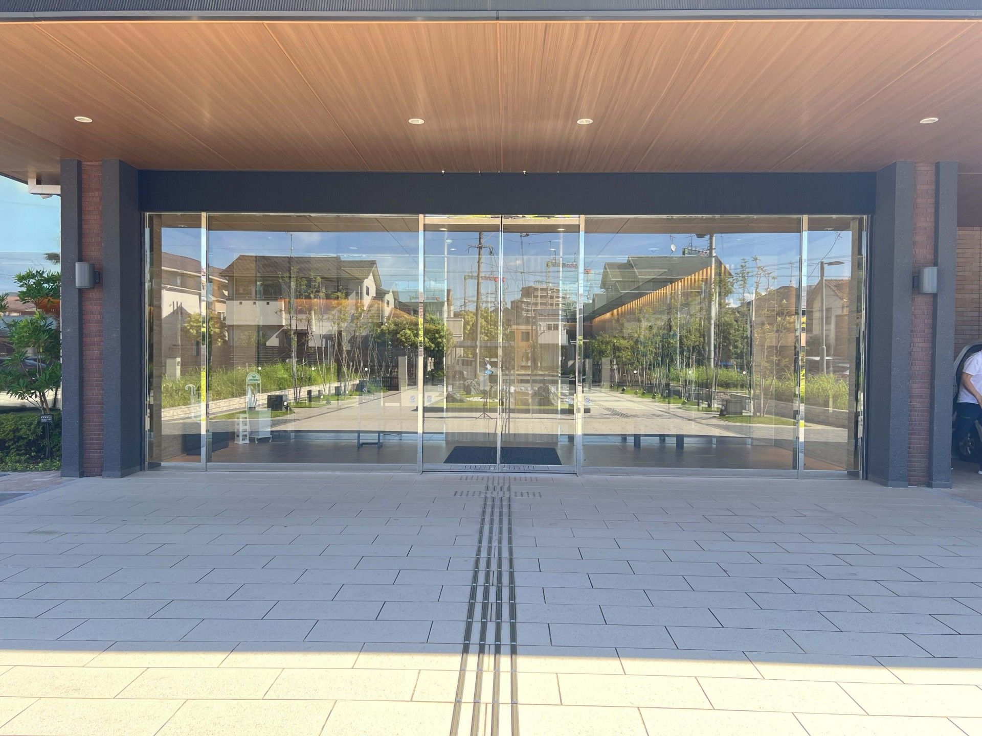 明るいエントランスホール