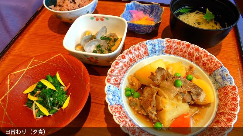 グリンピースを散らした肉じゃががメインの和食