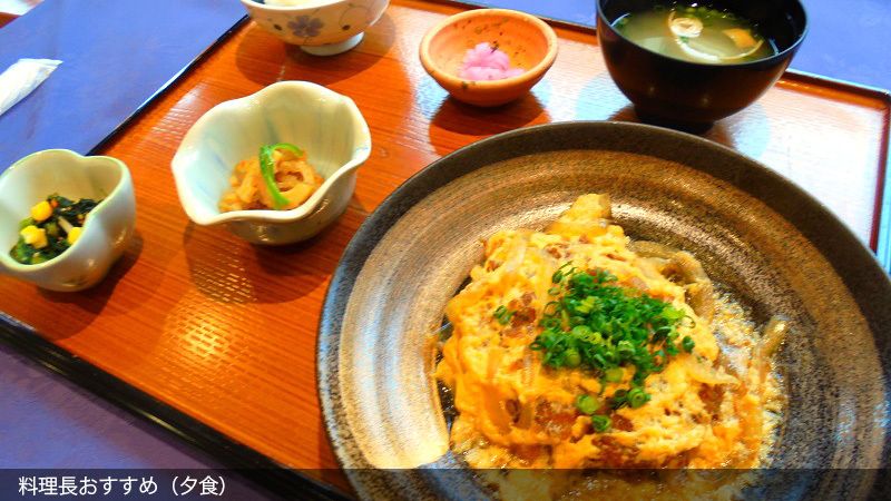 ご飯と味噌汁がセットになった和食