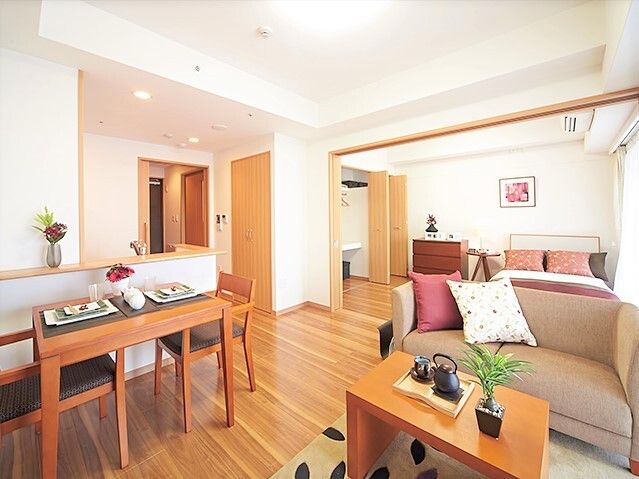 リビングダイニング・寝室がわかれている二人用の部屋の写真