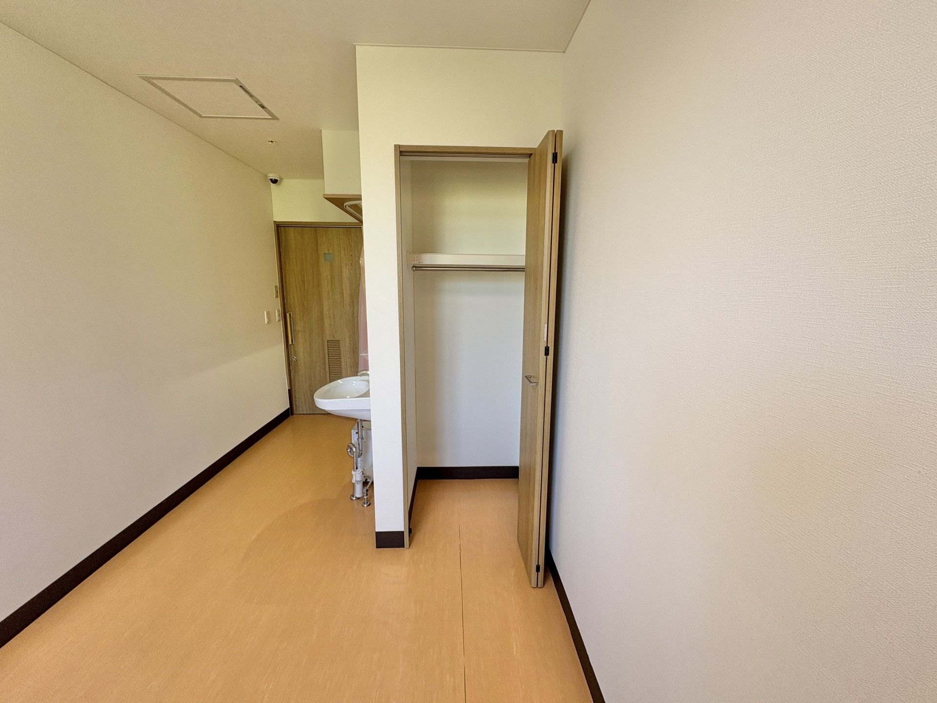 シンプルな個室の一角