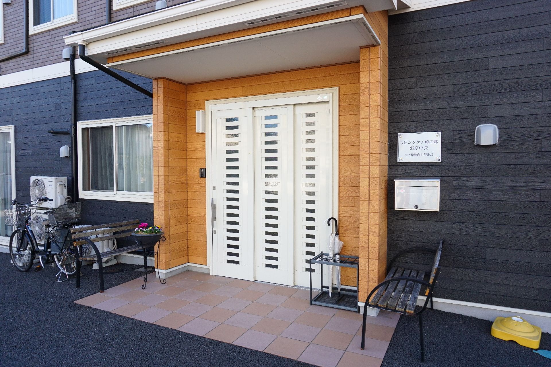 滑り止めのタイルが敷いてある玄関