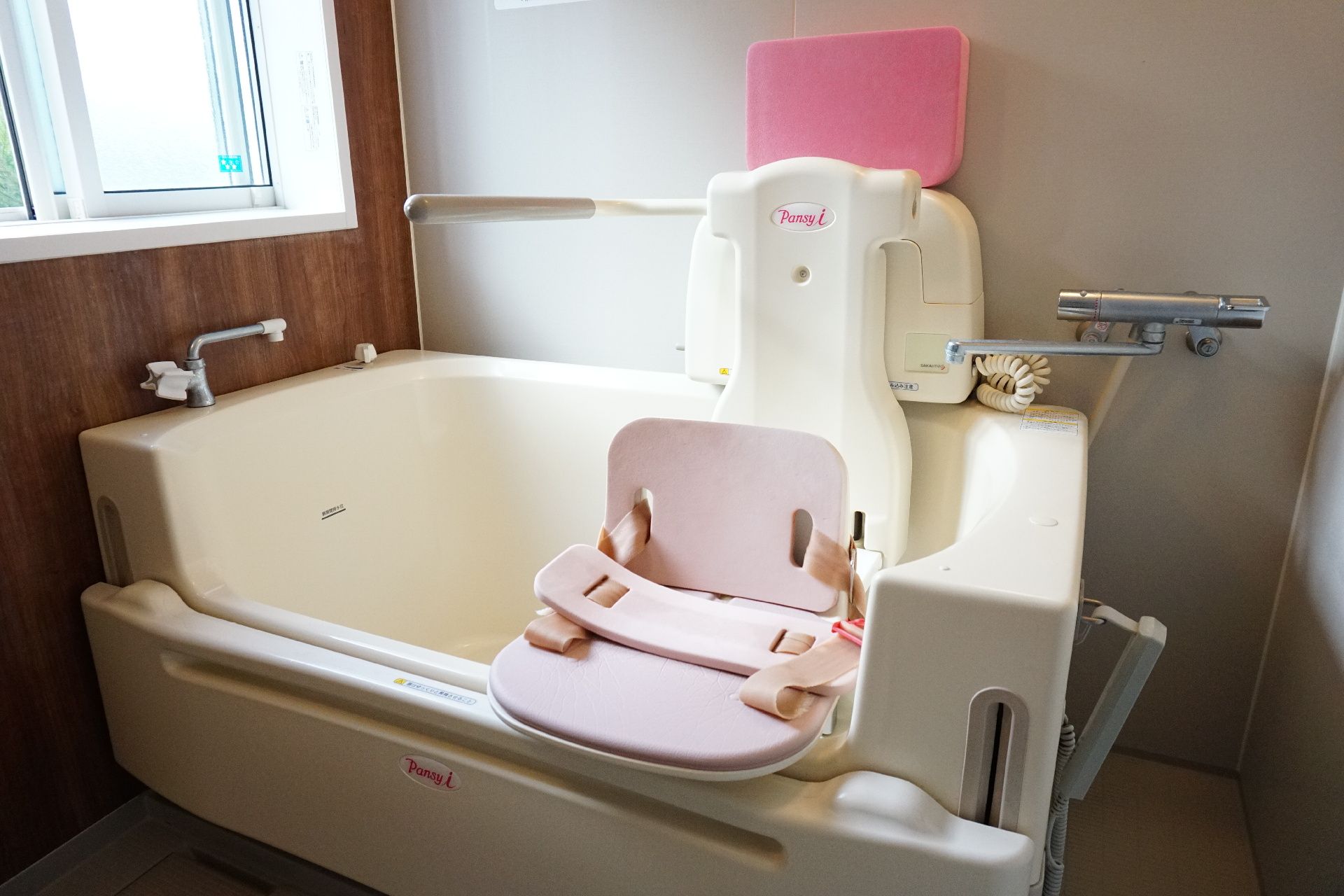 要介護状態の方が座った状態のままで入浴できる機械浴