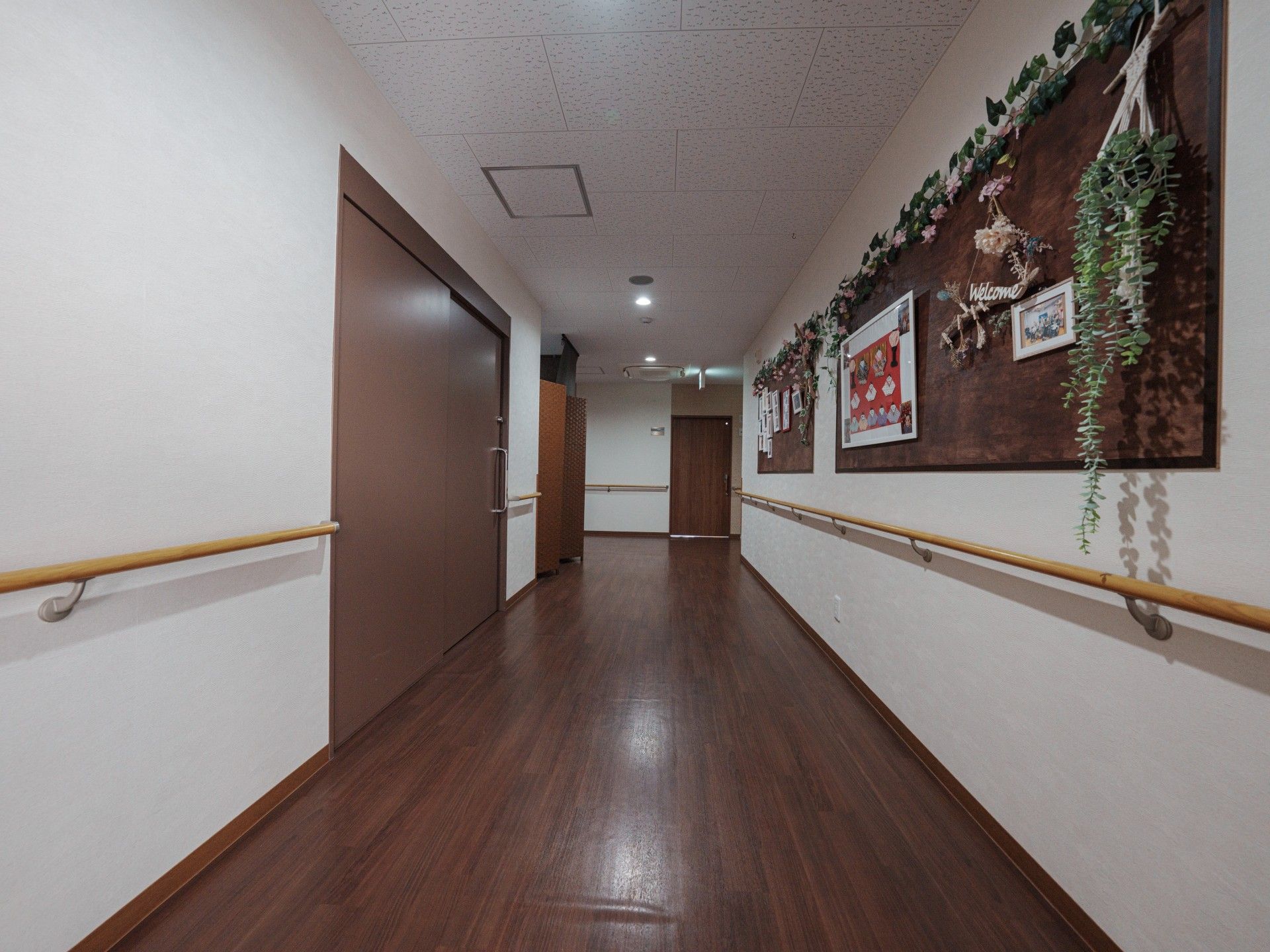 手すり付きの廊下