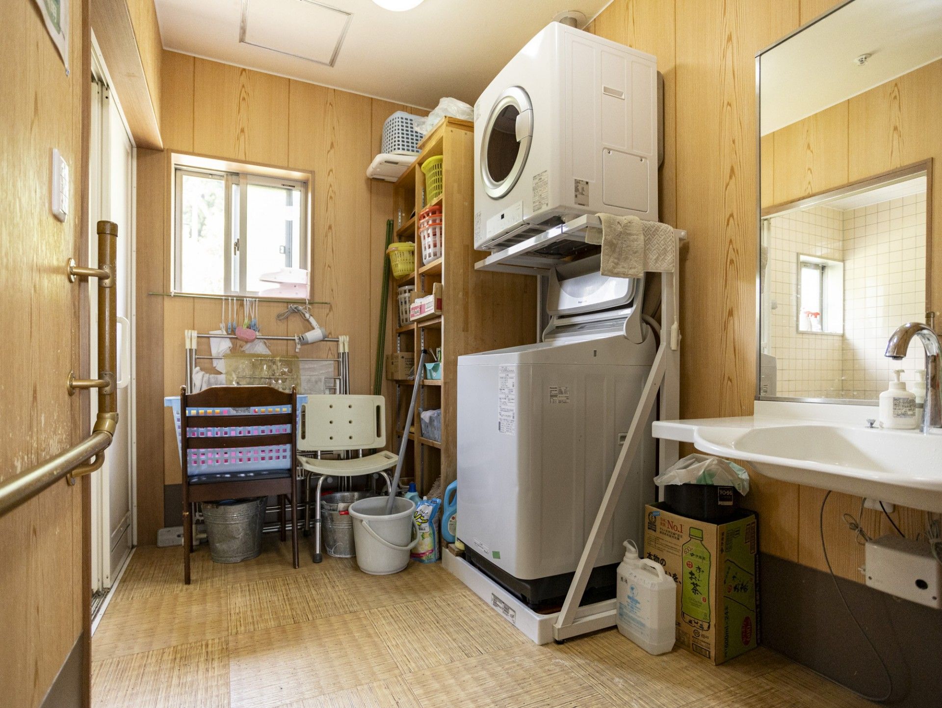 洗濯機と洗面台の部屋