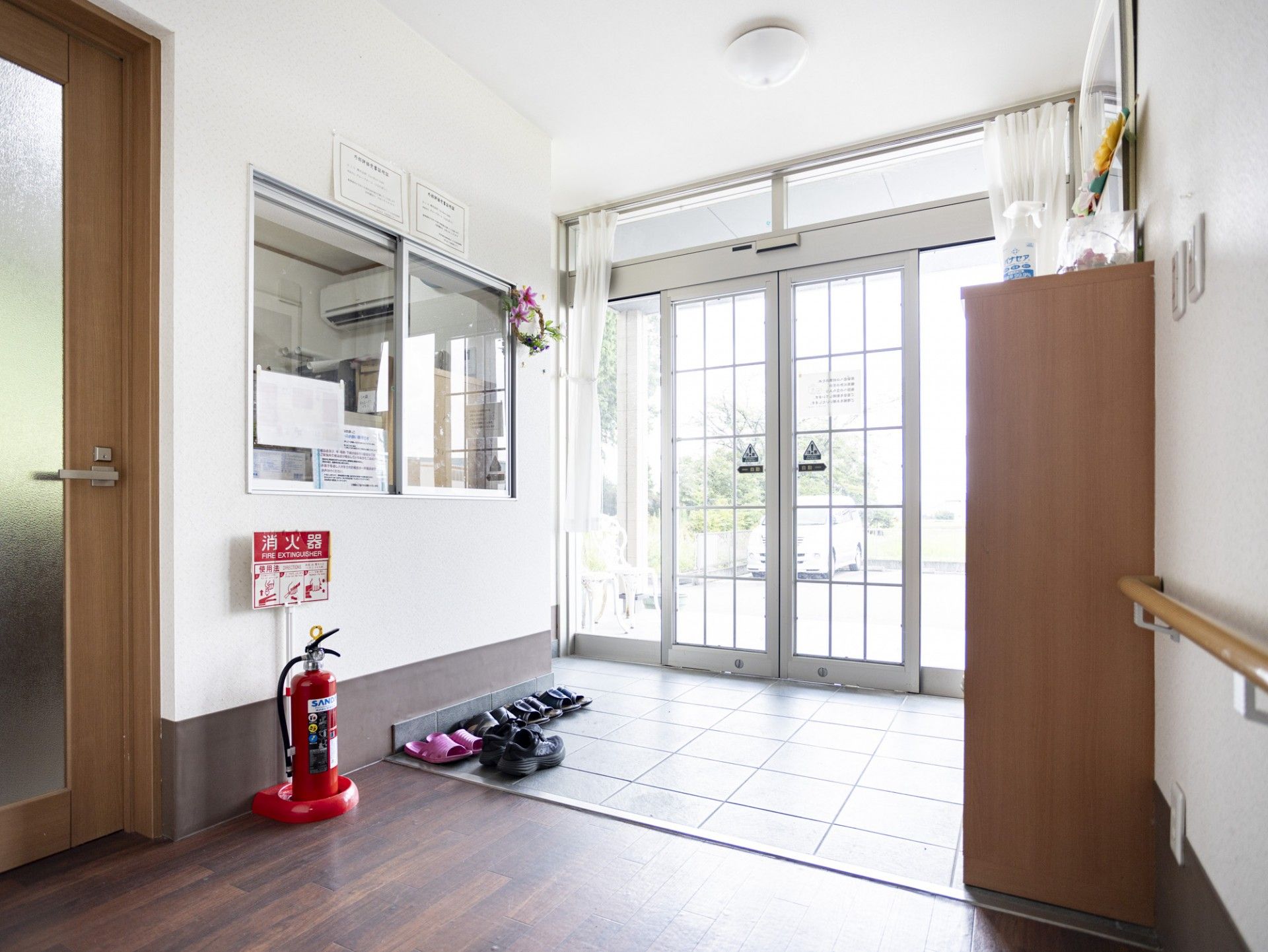 明るい玄関の様子