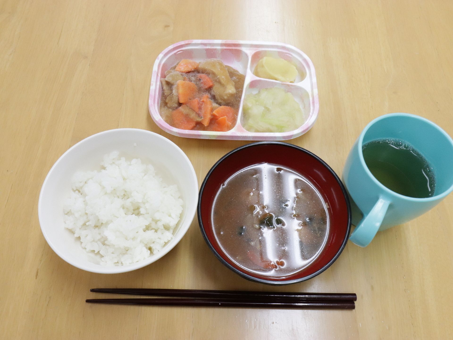 野菜を柔らかく煮込んだ料理などを普通食が難しい方に提供している。大勢で会話をしながら食事を楽しむことができる。