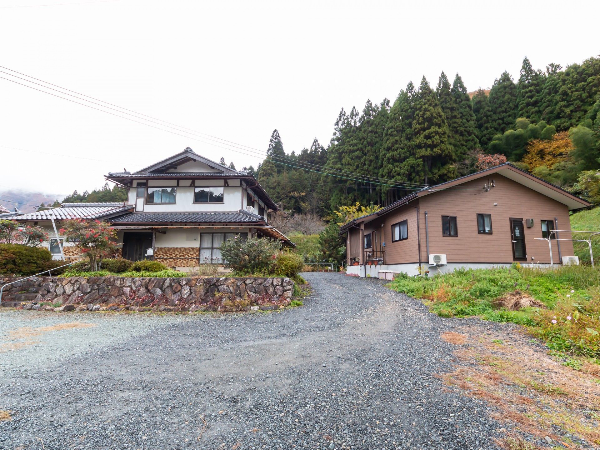 自然に囲まれた建物