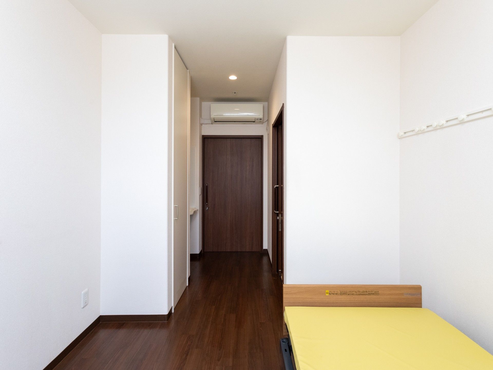 シンプルな個室の一角