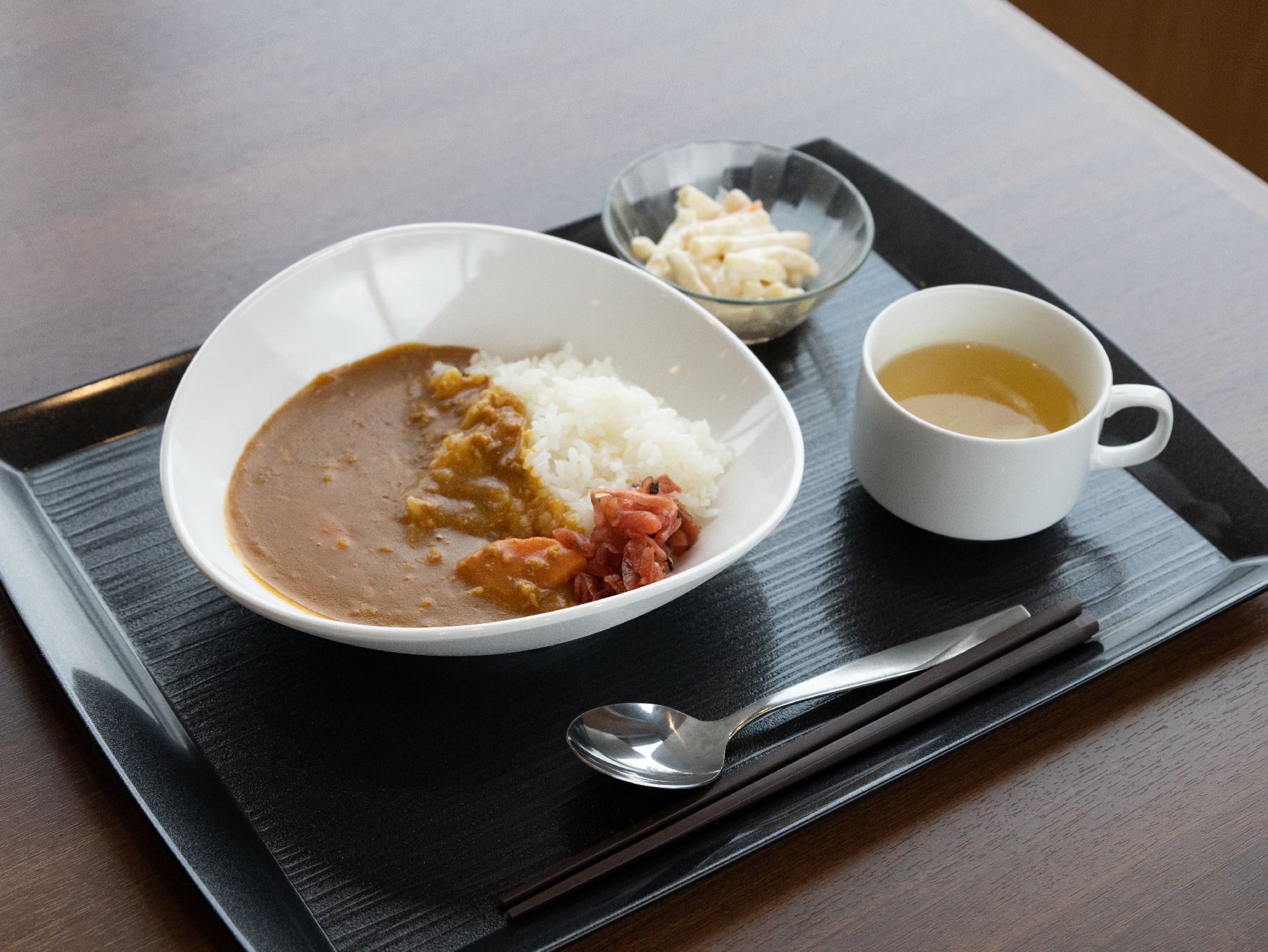 栄養バランスと味の両方に配慮しながら調理されている食事