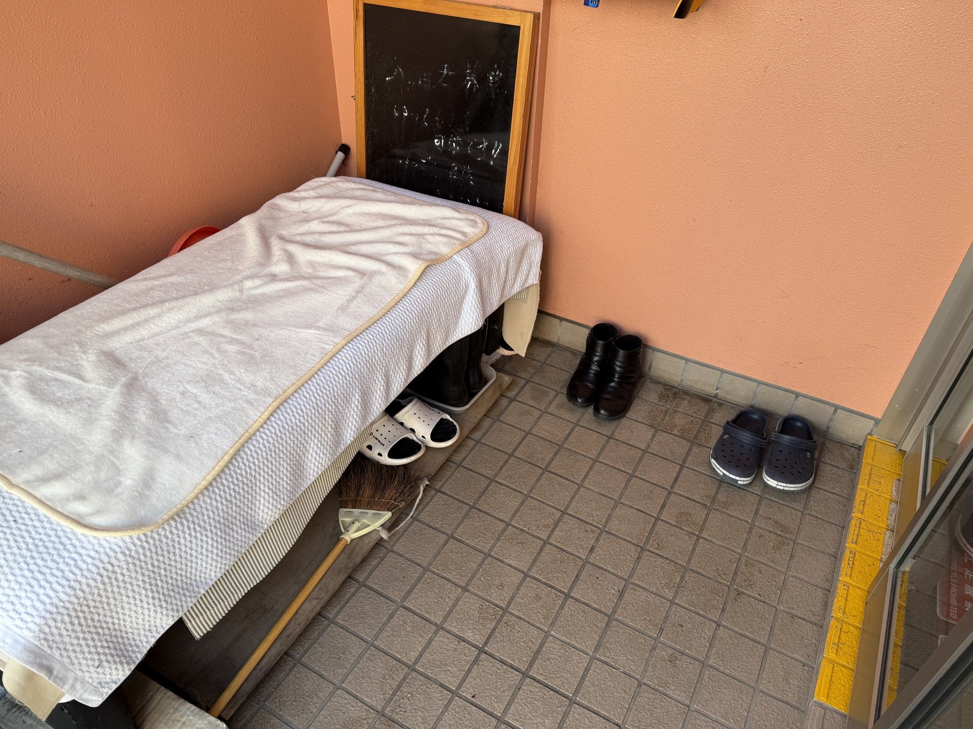 靴が並ぶ玄関スペース