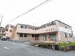 ゆったりとした外観の建物