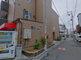 町の角にある居住エリア