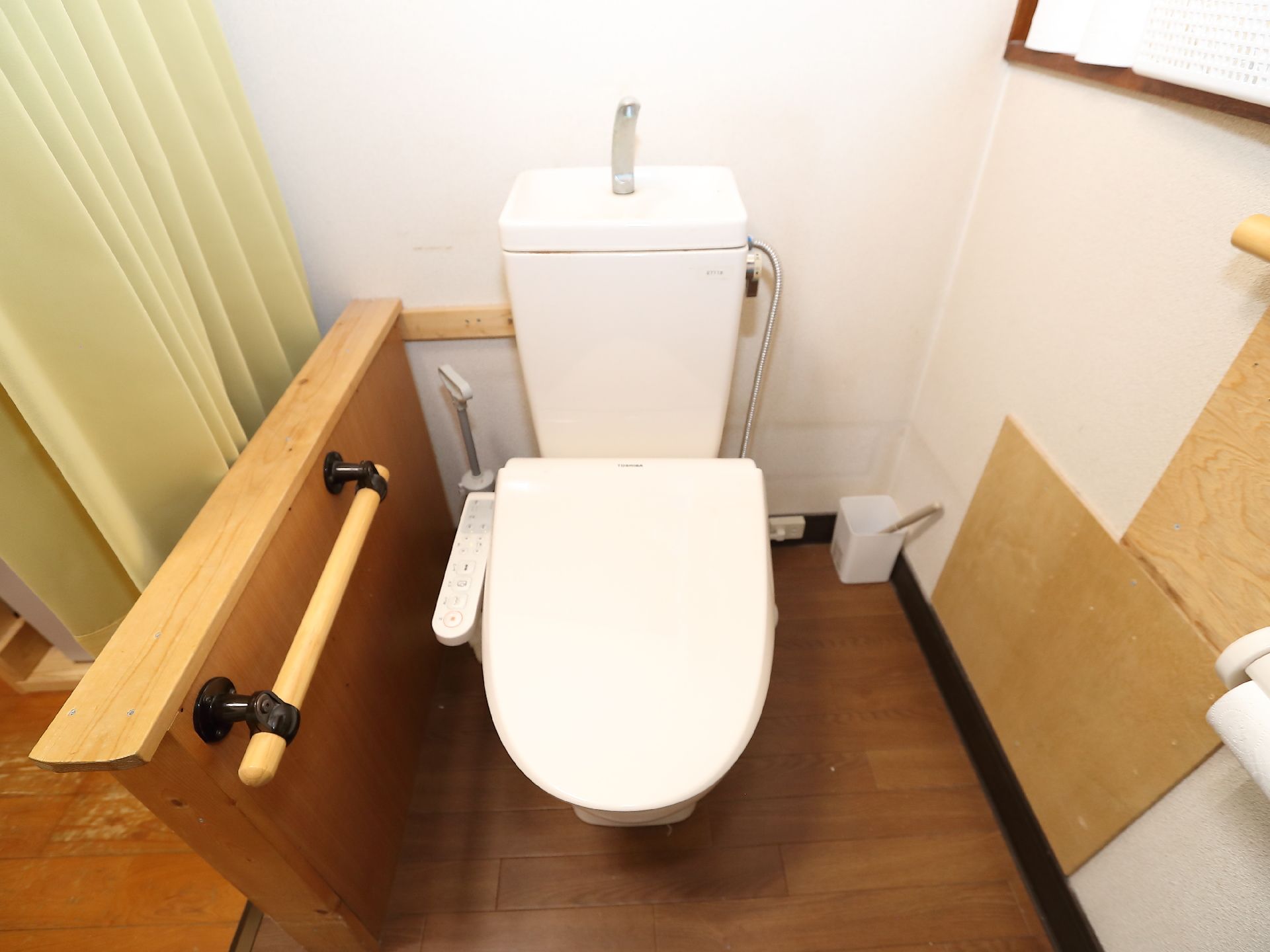 手すりを設置したトイレ