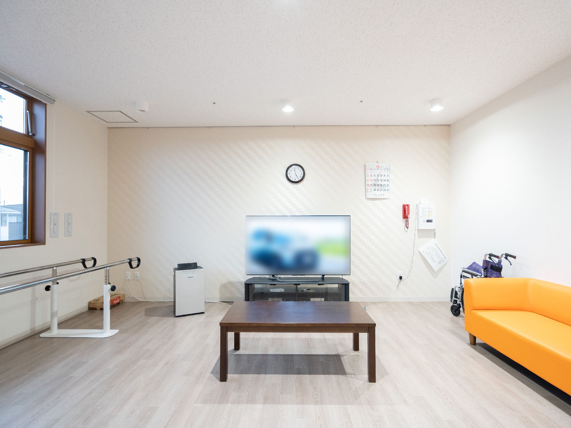 スポーツジムのように運動器具がそろっている機能訓練室